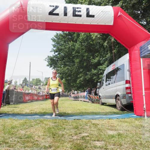 21.06.2025 - 27. Vierlanden-Triathlon KatJ http://msf.ph/oto/8051867 15.06.2025 11:43:02 Ziel  meine-sportfotos.de