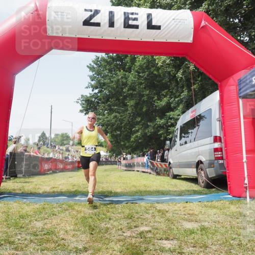 21.06.2025 - 27. Vierlanden-Triathlon KatJ http://msf.ph/oto/8051868 15.06.2025 11:43:02 Ziel  meine-sportfotos.de