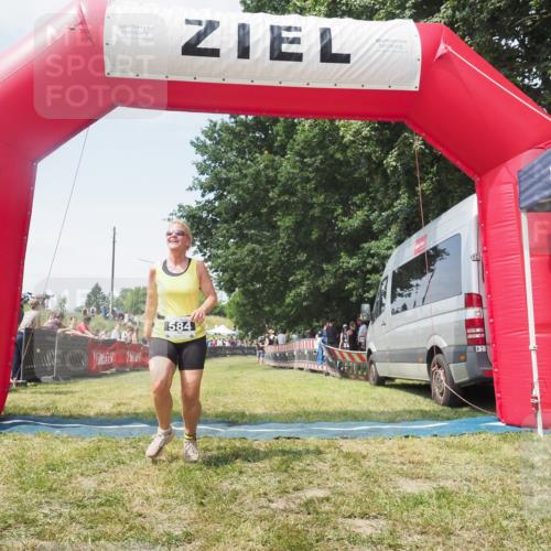 21.06.2025 - 27. Vierlanden-Triathlon KatJ http://msf.ph/oto/8051870 15.06.2025 11:43:02 Ziel  meine-sportfotos.de