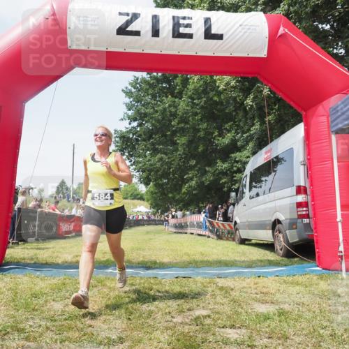 21.06.2025 - 27. Vierlanden-Triathlon KatJ http://msf.ph/oto/8051871 15.06.2025 11:43:02 Ziel  meine-sportfotos.de