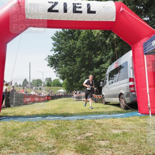21.06.2025 - 27. Vierlanden-Triathlon KatJ http://msf.ph/oto/8051879 15.06.2025 11:43:29 Ziel  meine-sportfotos.de