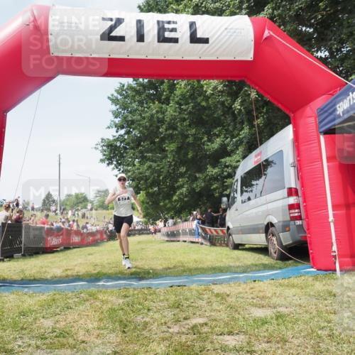 21.06.2025 - 27. Vierlanden-Triathlon KatJ http://msf.ph/oto/8051896 15.06.2025 11:44:00 Ziel 588 meine-sportfotos.de