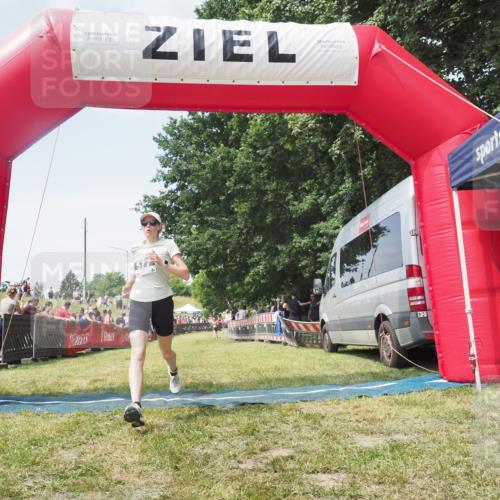 21.06.2025 - 27. Vierlanden-Triathlon KatJ http://msf.ph/oto/8051898 15.06.2025 11:44:00 Ziel 588 meine-sportfotos.de