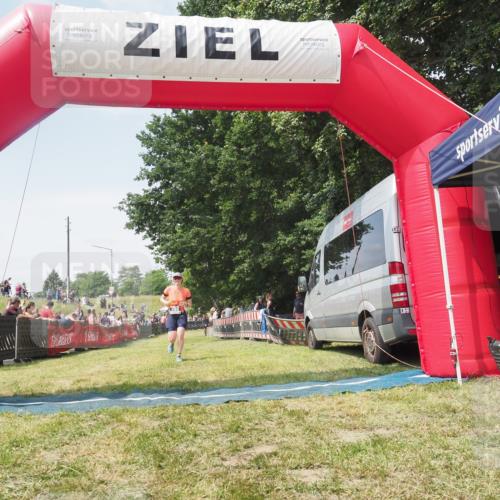 21.06.2025 - 27. Vierlanden-Triathlon KatJ http://msf.ph/oto/8051902 15.06.2025 11:44:09 Ziel  meine-sportfotos.de