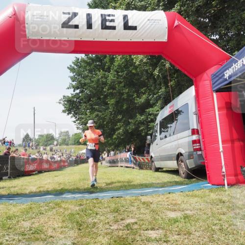 21.06.2025 - 27. Vierlanden-Triathlon KatJ http://msf.ph/oto/8051906 15.06.2025 11:44:10 Ziel  meine-sportfotos.de