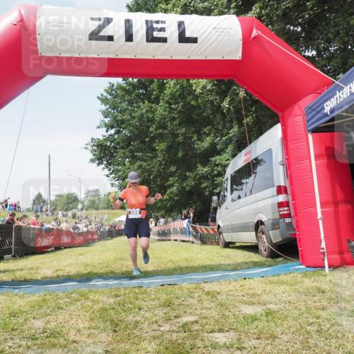 21.06.2025 - 27. Vierlanden-Triathlon KatJ http://msf.ph/oto/8051908 15.06.2025 11:44:10 Ziel  meine-sportfotos.de