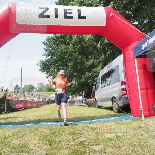 21.06.2025 - 27. Vierlanden-Triathlon KatJ http://msf.ph/oto/8051910 15.06.2025 11:44:10 Ziel  meine-sportfotos.de