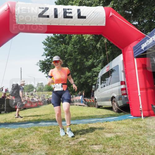 21.06.2025 - 27. Vierlanden-Triathlon KatJ http://msf.ph/oto/8051913 15.06.2025 11:44:11 Ziel  meine-sportfotos.de