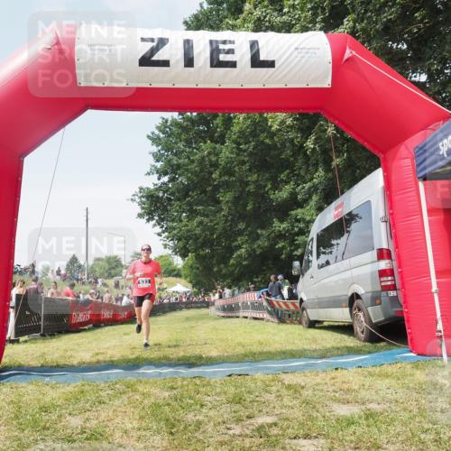 21.06.2025 - 27. Vierlanden-Triathlon KatJ http://msf.ph/oto/8051919 15.06.2025 11:44:25 Ziel  meine-sportfotos.de