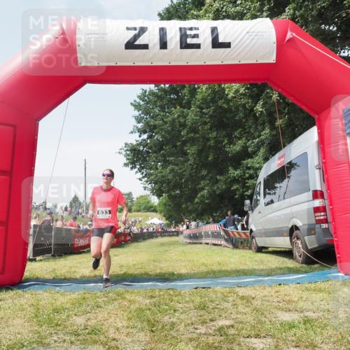 21.06.2025 - 27. Vierlanden-Triathlon KatJ http://msf.ph/oto/8051925 15.06.2025 11:44:26 Ziel  meine-sportfotos.de