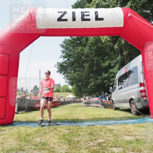 21.06.2025 - 27. Vierlanden-Triathlon KatJ http://msf.ph/oto/8051926 15.06.2025 11:44:26 Ziel  meine-sportfotos.de