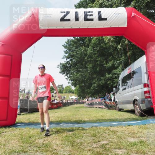 21.06.2025 - 27. Vierlanden-Triathlon KatJ http://msf.ph/oto/8051930 15.06.2025 11:44:26 Ziel  meine-sportfotos.de