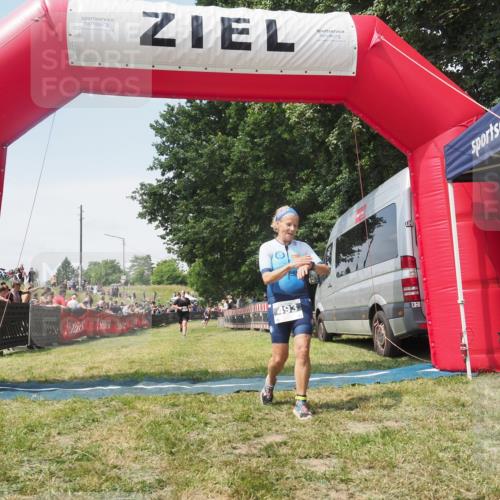 21.06.2025 - 27. Vierlanden-Triathlon KatJ http://msf.ph/oto/8051943 15.06.2025 11:44:48 Ziel 529 meine-sportfotos.de