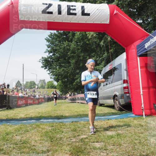 21.06.2025 - 27. Vierlanden-Triathlon KatJ http://msf.ph/oto/8051945 15.06.2025 11:44:48 Ziel 529 meine-sportfotos.de