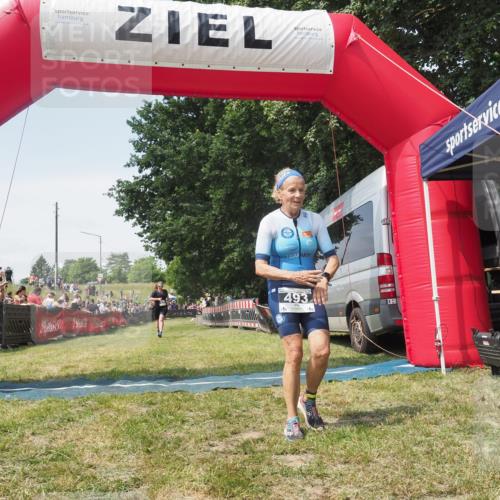 21.06.2025 - 27. Vierlanden-Triathlon KatJ http://msf.ph/oto/8051948 15.06.2025 11:44:49 Ziel 529 meine-sportfotos.de