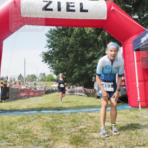 21.06.2025 - 27. Vierlanden-Triathlon KatJ http://msf.ph/oto/8051953 15.06.2025 11:44:51 Ziel  meine-sportfotos.de