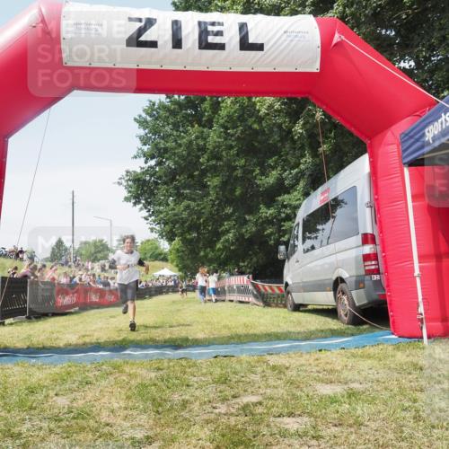 21.06.2025 - 27. Vierlanden-Triathlon KatJ http://msf.ph/oto/8051965 15.06.2025 11:45:08 Ziel 246, 444 meine-sportfotos.de
