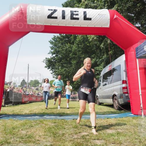 21.06.2025 - 27. Vierlanden-Triathlon KatJ http://msf.ph/oto/8051991 15.06.2025 11:45:20 Ziel  meine-sportfotos.de