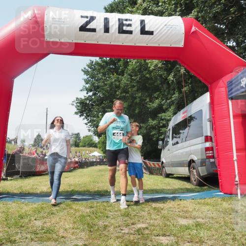 21.06.2025 - 27. Vierlanden-Triathlon KatJ http://msf.ph/oto/8052000 15.06.2025 11:45:22 Ziel  meine-sportfotos.de