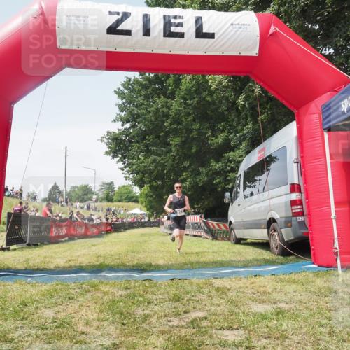 21.06.2025 - 27. Vierlanden-Triathlon KatJ http://msf.ph/oto/8052011 15.06.2025 11:45:54 Ziel  meine-sportfotos.de