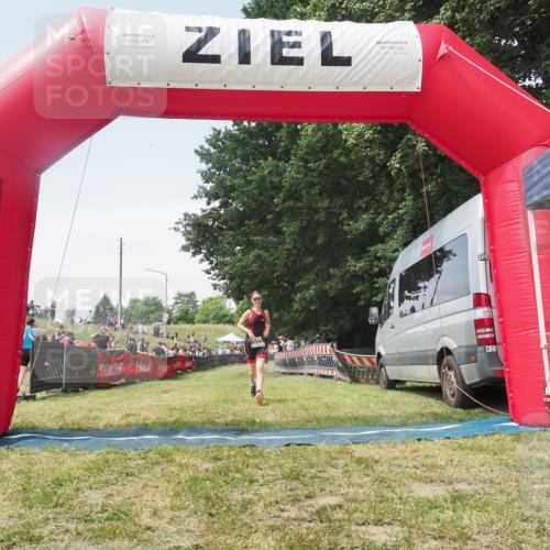 21.06.2025 - 27. Vierlanden-Triathlon KatJ http://msf.ph/oto/8052028 15.06.2025 11:46:17 Ziel 620 meine-sportfotos.de
