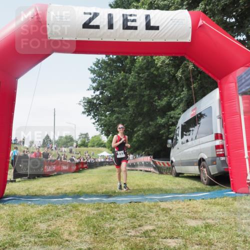 21.06.2025 - 27. Vierlanden-Triathlon KatJ http://msf.ph/oto/8052032 15.06.2025 11:46:18 Ziel 620 meine-sportfotos.de
