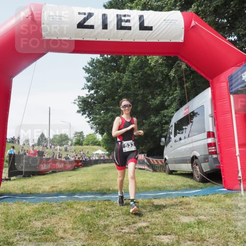 21.06.2025 - 27. Vierlanden-Triathlon KatJ http://msf.ph/oto/8052036 15.06.2025 11:46:18 Ziel 620 meine-sportfotos.de