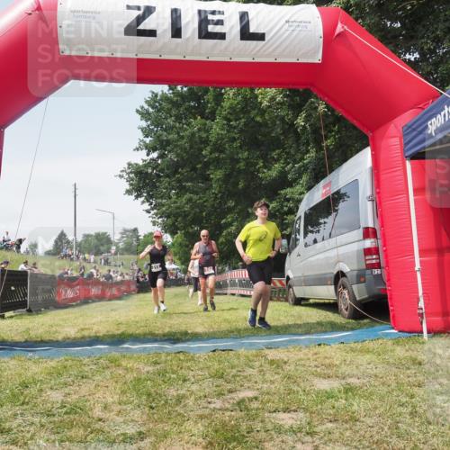21.06.2025 - 27. Vierlanden-Triathlon KatJ http://msf.ph/oto/8052063 15.06.2025 11:46:35 Ziel 516 meine-sportfotos.de