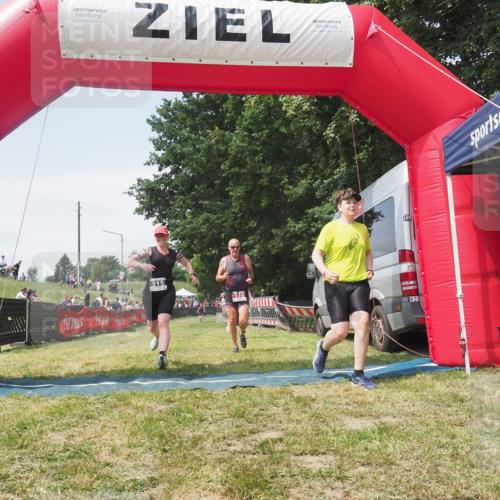 21.06.2025 - 27. Vierlanden-Triathlon KatJ http://msf.ph/oto/8052066 15.06.2025 11:46:36 Ziel 516 meine-sportfotos.de