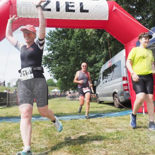21.06.2025 - 27. Vierlanden-Triathlon KatJ http://msf.ph/oto/8052073 15.06.2025 11:46:37 Ziel 516 meine-sportfotos.de
