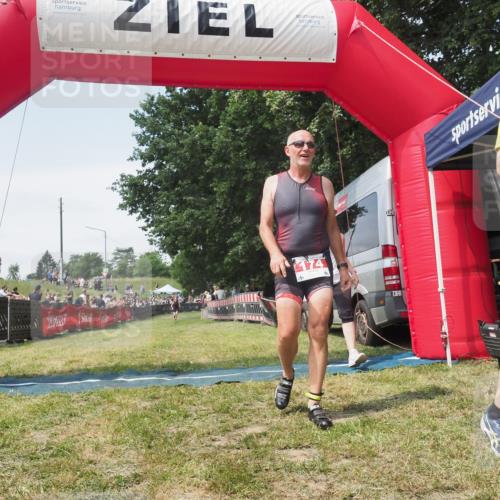 21.06.2025 - 27. Vierlanden-Triathlon KatJ http://msf.ph/oto/8052077 15.06.2025 11:46:38 Ziel 516 meine-sportfotos.de