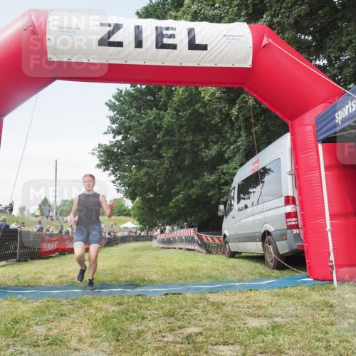 21.06.2025 - 27. Vierlanden-Triathlon KatJ http://msf.ph/oto/8052088 15.06.2025 11:46:45 Ziel  meine-sportfotos.de