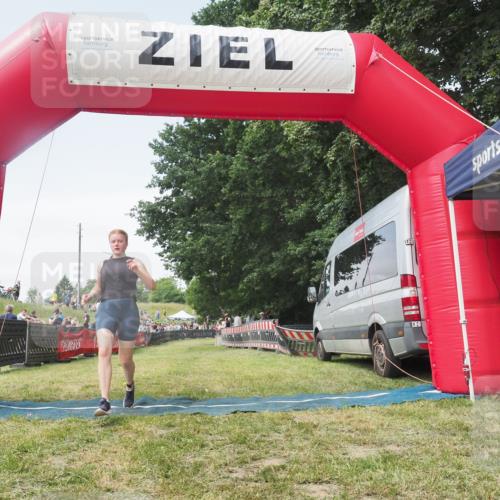 21.06.2025 - 27. Vierlanden-Triathlon KatJ http://msf.ph/oto/8052089 15.06.2025 11:46:45 Ziel  meine-sportfotos.de