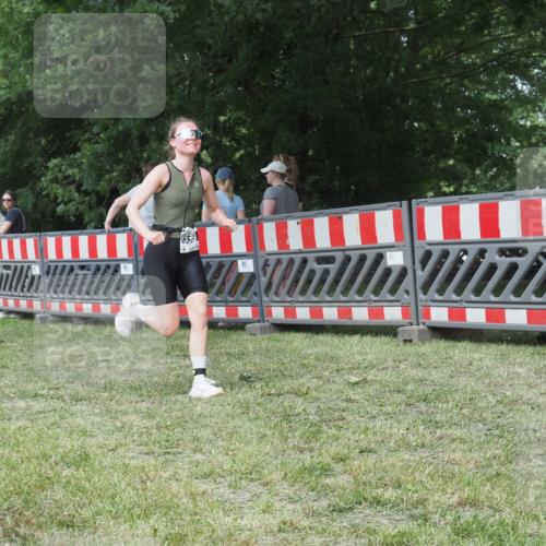 21.06.2025 - 27. Vierlanden-Triathlon KatJ http://msf.ph/oto/8052097 15.06.2025 11:47:51 Ziel 539 meine-sportfotos.de