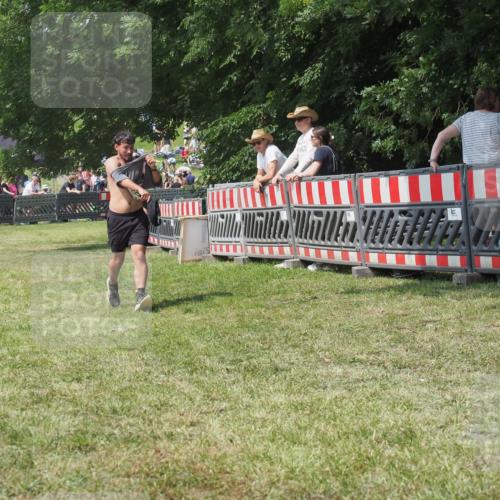 21.06.2025 - 27. Vierlanden-Triathlon KatJ http://msf.ph/oto/8052103 15.06.2025 11:48:12 Ziel 295 meine-sportfotos.de