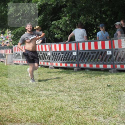 21.06.2025 - 27. Vierlanden-Triathlon KatJ http://msf.ph/oto/8052105 15.06.2025 11:48:13 Ziel 295 meine-sportfotos.de