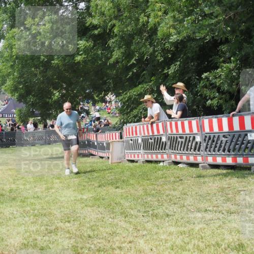 21.06.2025 - 27. Vierlanden-Triathlon KatJ http://msf.ph/oto/8052117 15.06.2025 11:48:44 Ziel 466 meine-sportfotos.de