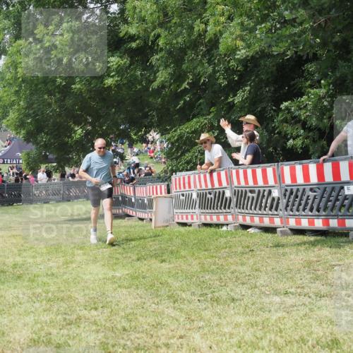 21.06.2025 - 27. Vierlanden-Triathlon KatJ http://msf.ph/oto/8052118 15.06.2025 11:48:44 Ziel 466 meine-sportfotos.de