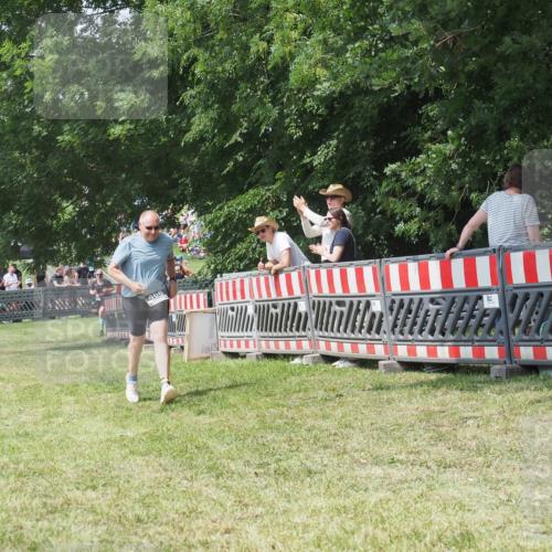 21.06.2025 - 27. Vierlanden-Triathlon KatJ http://msf.ph/oto/8052121 15.06.2025 11:48:45 Ziel 466 meine-sportfotos.de