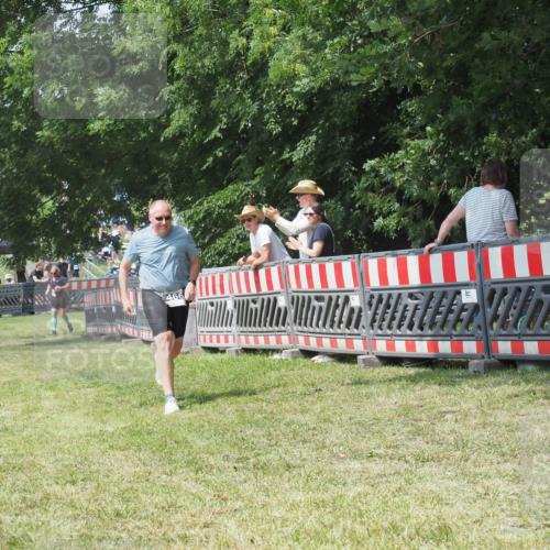 21.06.2025 - 27. Vierlanden-Triathlon KatJ http://msf.ph/oto/8052125 15.06.2025 11:48:45 Ziel 466 meine-sportfotos.de