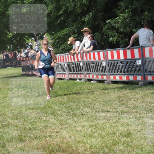 21.06.2025 - 27. Vierlanden-Triathlon KatJ http://msf.ph/oto/8052147 15.06.2025 11:49:14 Ziel 501 meine-sportfotos.de
