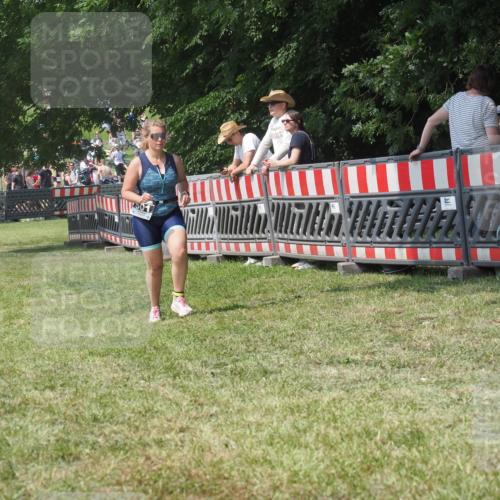 21.06.2025 - 27. Vierlanden-Triathlon KatJ http://msf.ph/oto/8052148 15.06.2025 11:49:14 Ziel 501 meine-sportfotos.de