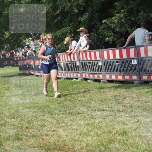 21.06.2025 - 27. Vierlanden-Triathlon KatJ http://msf.ph/oto/8052149 15.06.2025 11:49:14 Ziel 501 meine-sportfotos.de
