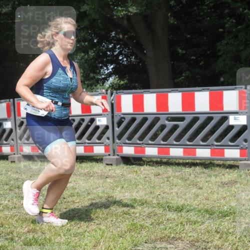 21.06.2025 - 27. Vierlanden-Triathlon KatJ http://msf.ph/oto/8052158 15.06.2025 11:49:17 Ziel 501 meine-sportfotos.de