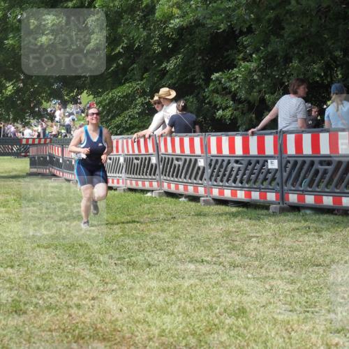 21.06.2025 - 27. Vierlanden-Triathlon KatJ http://msf.ph/oto/8052162 15.06.2025 11:50:10 Ziel 485 meine-sportfotos.de