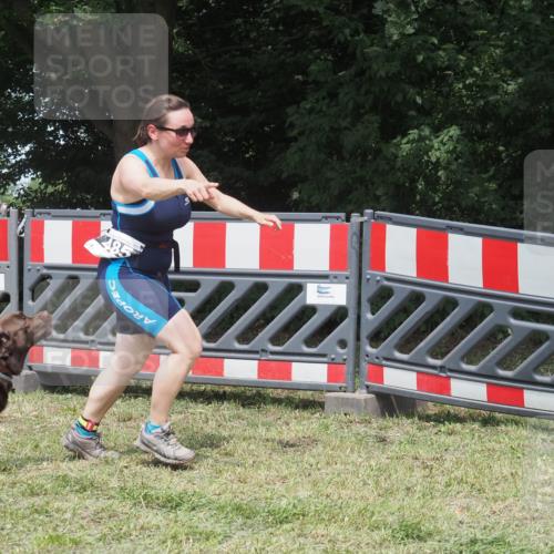 21.06.2025 - 27. Vierlanden-Triathlon KatJ http://msf.ph/oto/8052175 15.06.2025 11:50:13 Ziel 485 meine-sportfotos.de