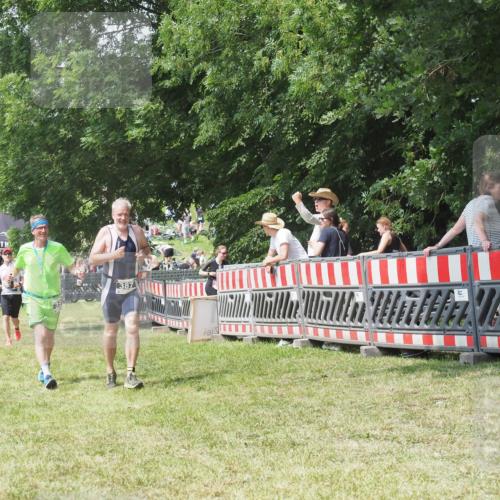 21.06.2025 - 27. Vierlanden-Triathlon KatJ http://msf.ph/oto/8052183 15.06.2025 11:50:58 Ziel 371, 387 meine-sportfotos.de