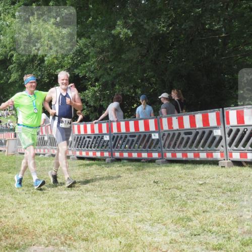 21.06.2025 - 27. Vierlanden-Triathlon KatJ http://msf.ph/oto/8052190 15.06.2025 11:51:00 Ziel 371, 387 meine-sportfotos.de