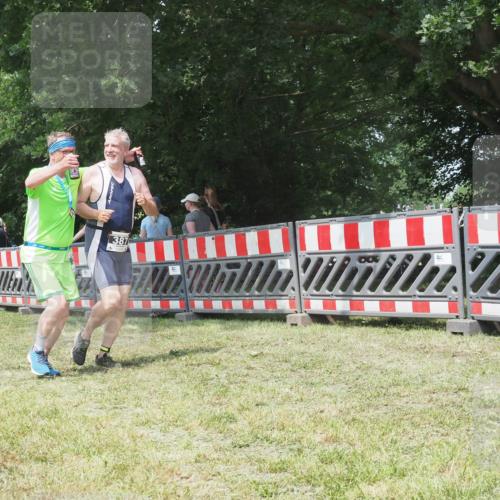 21.06.2025 - 27. Vierlanden-Triathlon KatJ http://msf.ph/oto/8052192 15.06.2025 11:51:00 Ziel 371, 387 meine-sportfotos.de