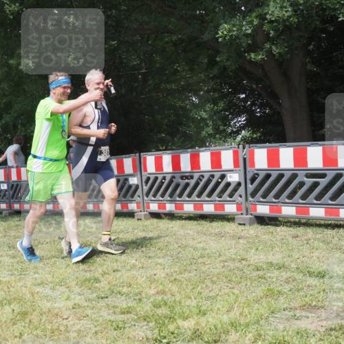 21.06.2025 - 27. Vierlanden-Triathlon KatJ http://msf.ph/oto/8052193 15.06.2025 11:51:01 Ziel 371, 387 meine-sportfotos.de
